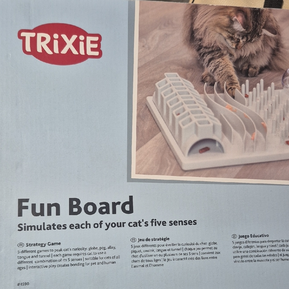 Fun Board Strategy Game for Cats - Gray